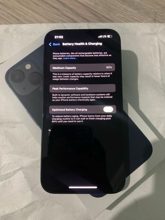 Продам смартфон iPhone 13.