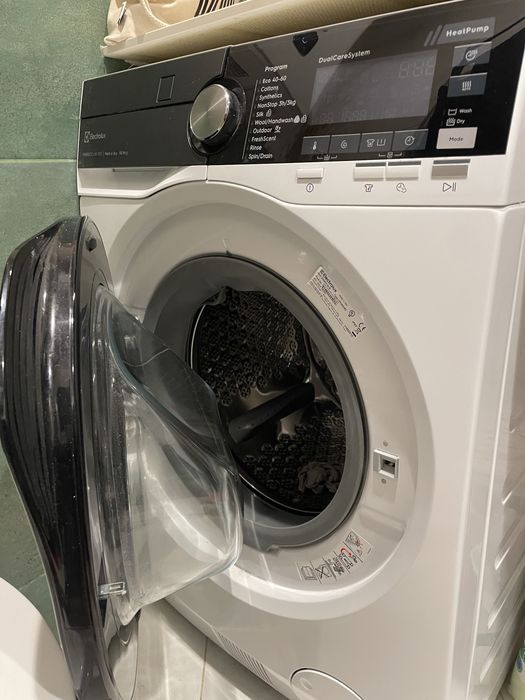 Electrolux PerfectCare 900 пералня със сушилня с термопомпа
