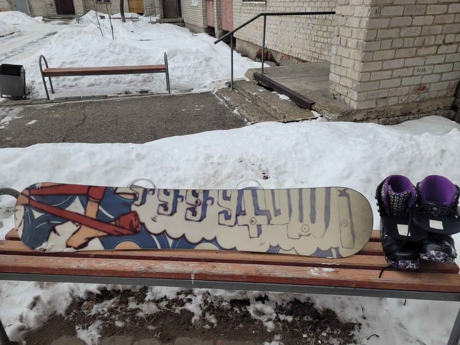 Сноуборд и ботинки Atom