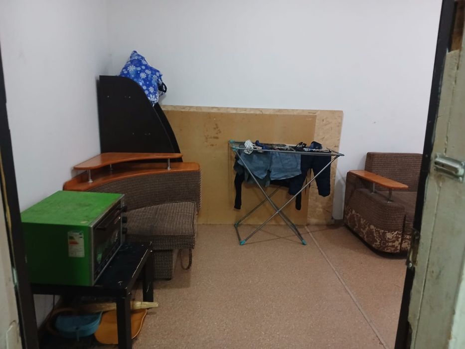 Продам 2 комн .общежитие в районе 32 Школы..