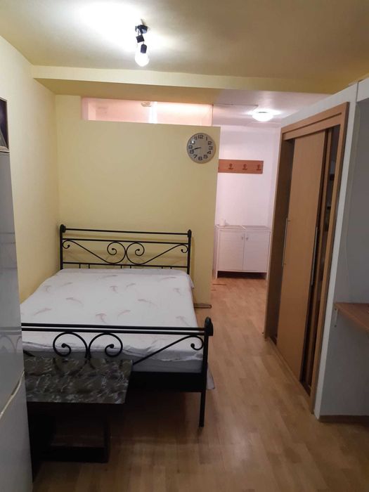 Ofer spre inchiriere apartament o camera