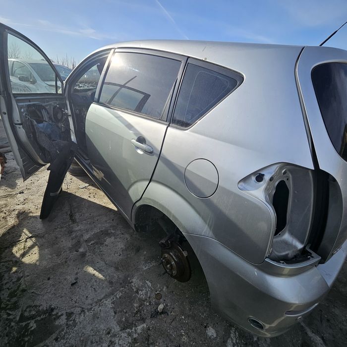 Corola verso на части