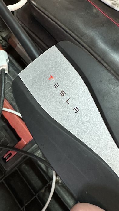 Мобилна зарядна стация Tesla Gen 2