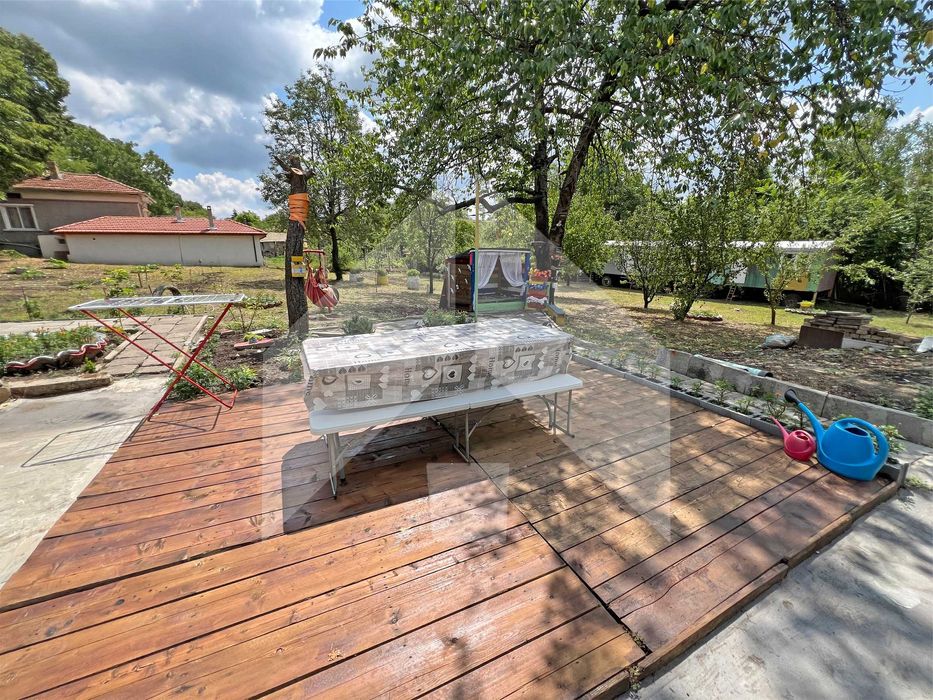 Продава еднофамилна, едноетажна къща в с. Средня (Шумен). ТОП имот!