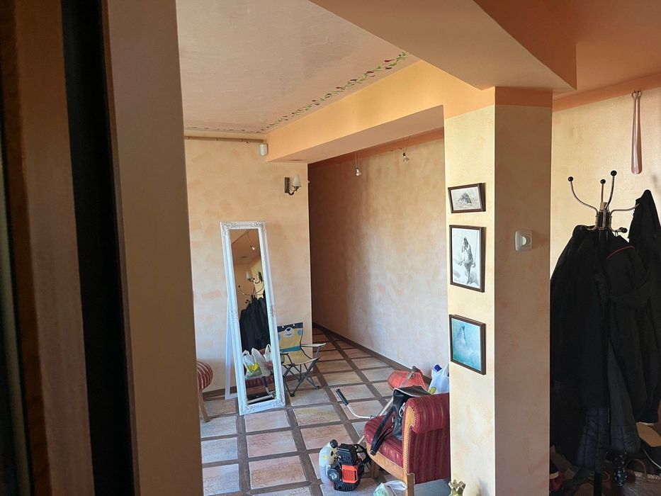 Три етажна вила в Марково