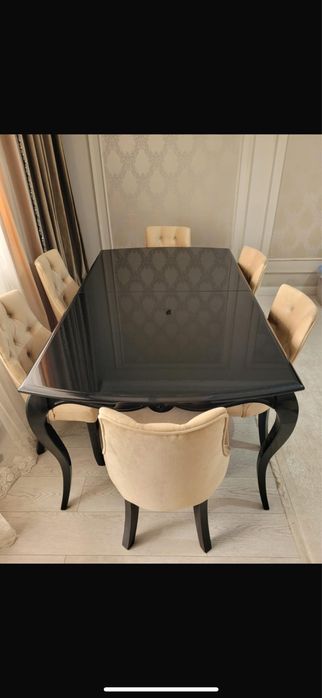 Продам стол черный