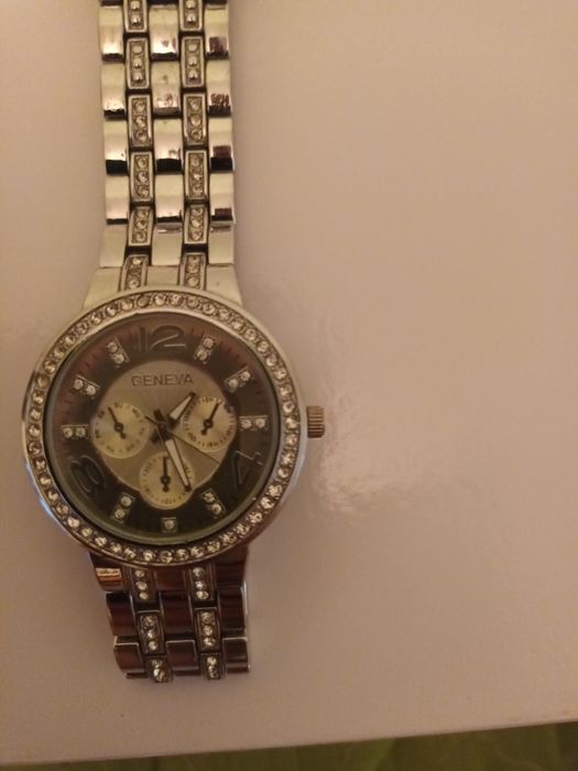Vind  ceas dama Geneva