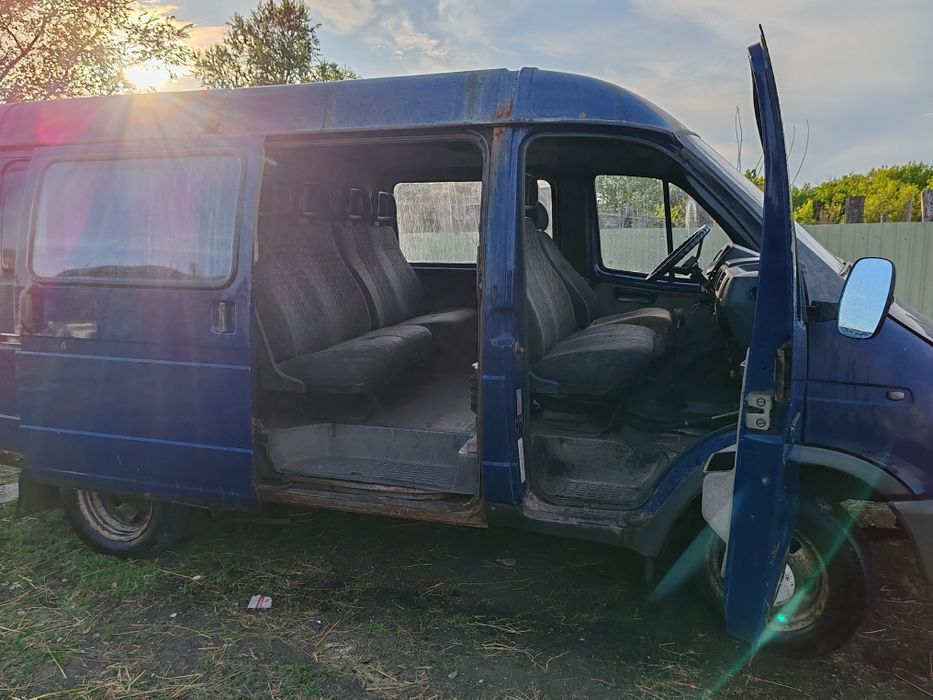 Здравствуйте, продам Газель 2000 года