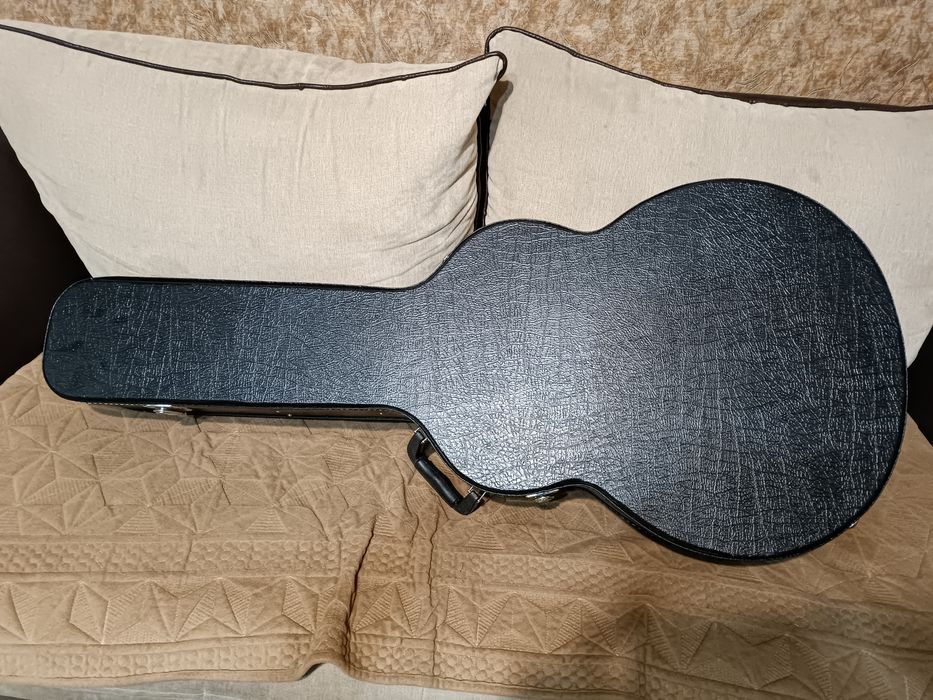 Электроакустическую гитару