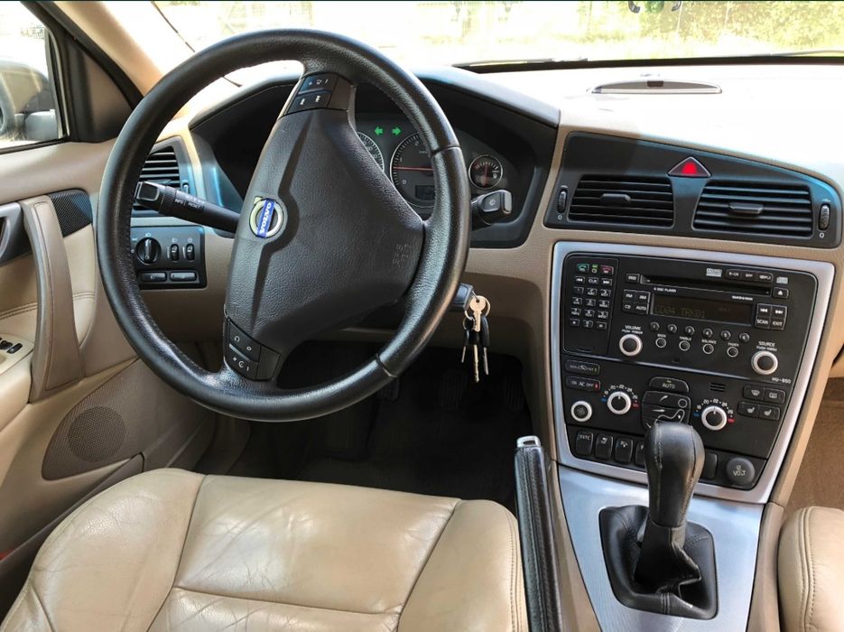 Volvo S60 D5 Summum Facelift-Configurație rară, întreținută exemplar