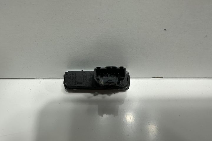 Buton incalzire parbriz 4s7t18k574ab Ford Mondeo MK3
