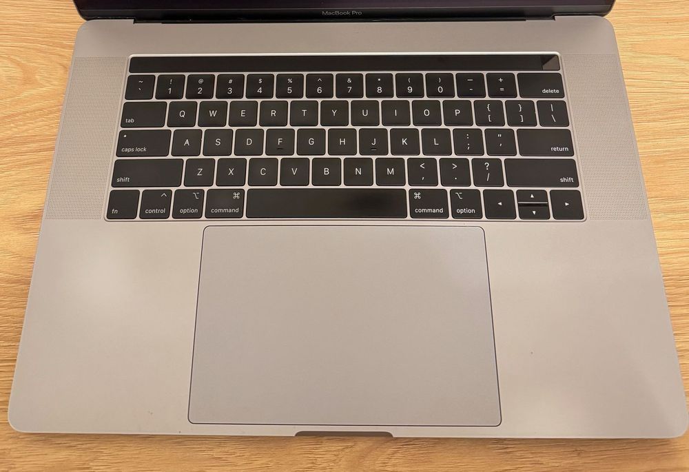 MacBook Pro 15 2019 | i9 2,4 GHz | 32 GB RAM | SSD 1 TB | Vega 20