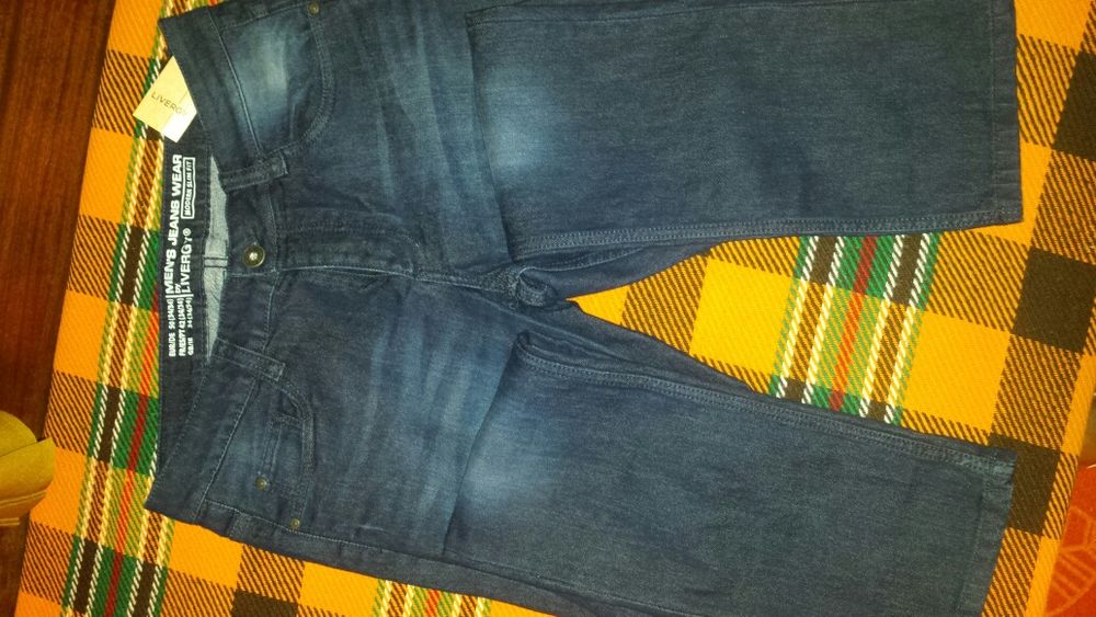 Мъжки дънки чисто нови