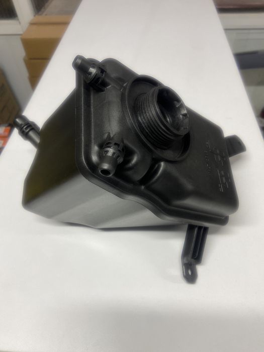 Расширительный бачек БМВ