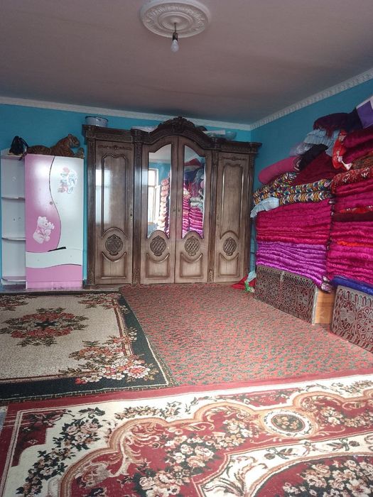 Уй сотилади манзил: Охангарон  тумани Галакудук.
6 сотих 4