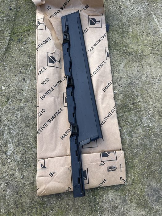 VW Polo 2018 лява и дясна лайсна на вратата НОВИ ОЕ