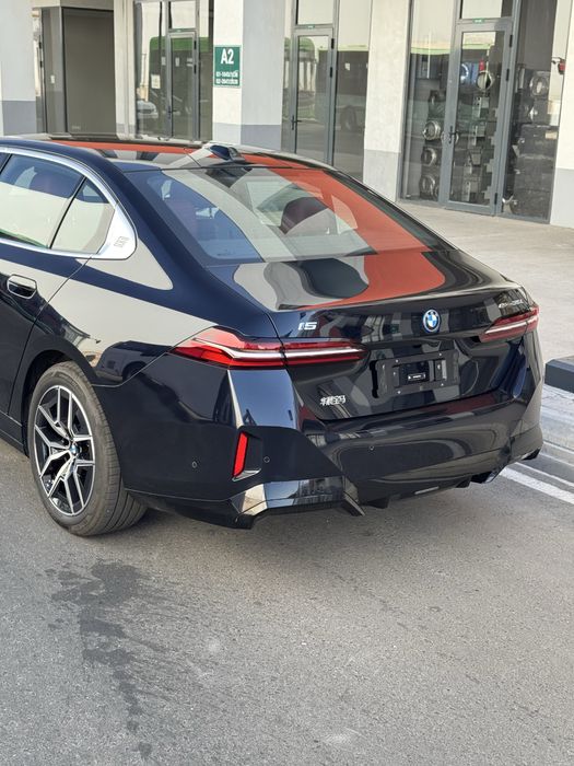 Bmw i5 35L/10.000km probeg