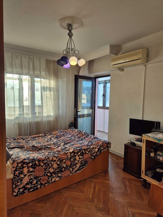 Persoana fizica vand apartament 3 camere 78 mp decomandat Bd Pacurari