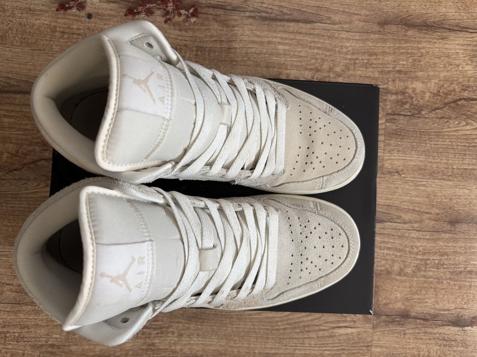 Air Jordan 1 Mid SE Craft