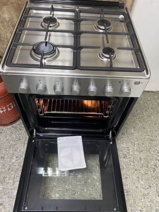 Продам газовую плиту