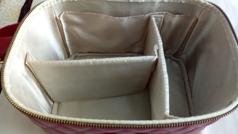 Бьюти кейс Орифлейм красный