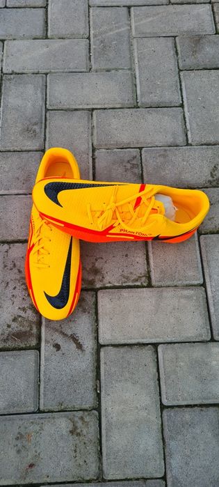 Ghete de fotbal pentru iarba