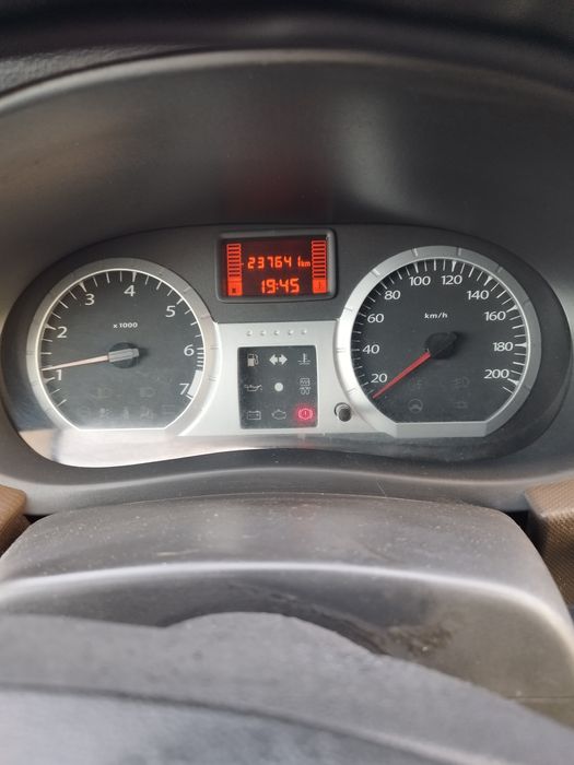 Лада Ларгус 1,6 ( Рено) 7 мест. 2014 года