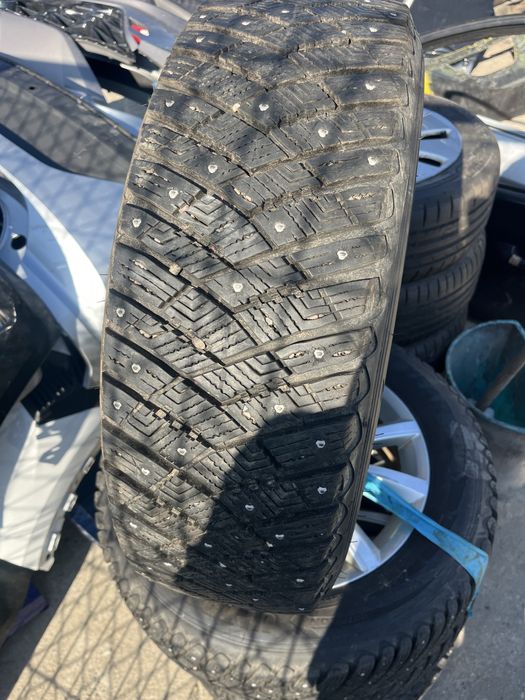 Гуми 215 65 17 Good Year