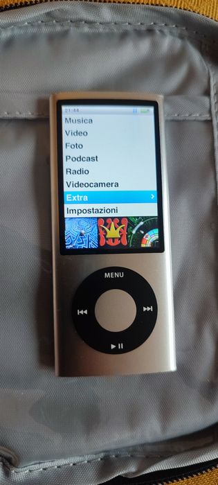 iPod Nano Generația 5 (A1320), 8 GB Argintiu, cu Cameră Video