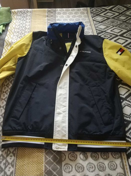 НОВО Яке Tommy Hilfiger.