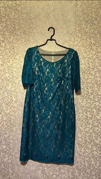 Продам женские платья