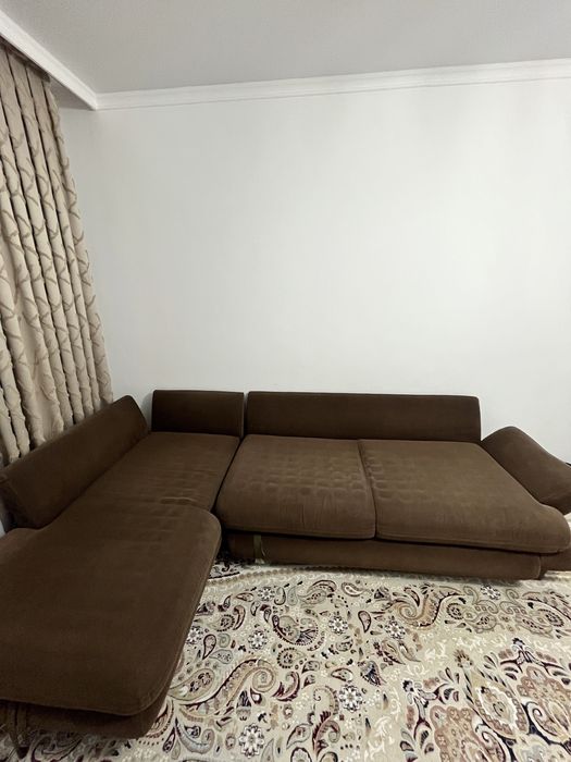 Диван коричневый