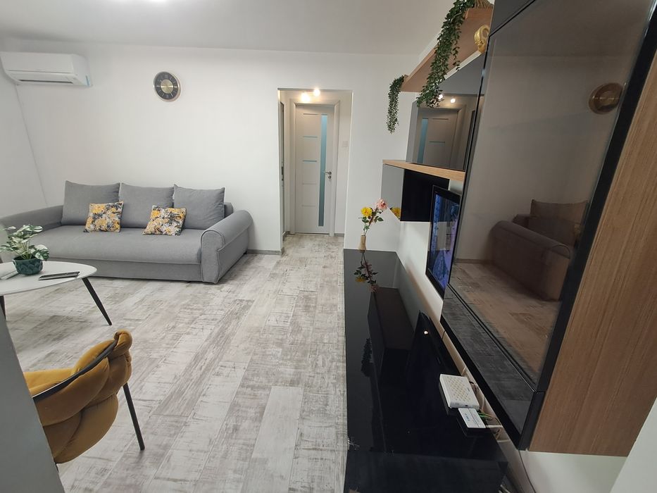 Închiriez apartament
