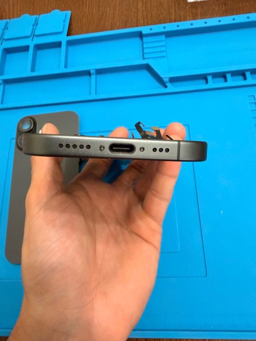iPhone 17 Black на части цял не се продава