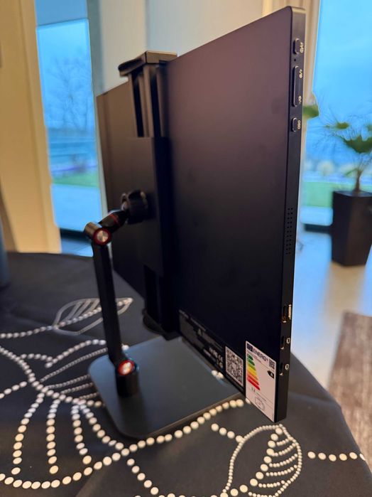 Регулируема стойка за монитор/таблет