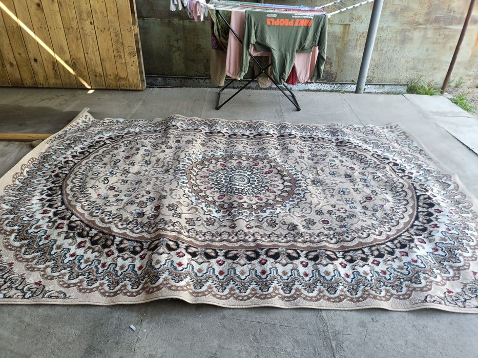 Продам ковёр 2×3