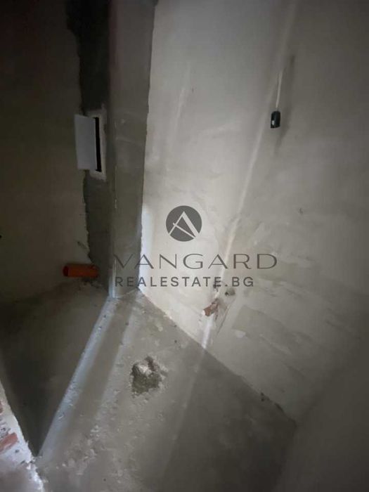 Продава се Четиристаен апартамент в Пловдив, Остромила - 161 кв.м за 1361 €/кв.м - Снимка #5