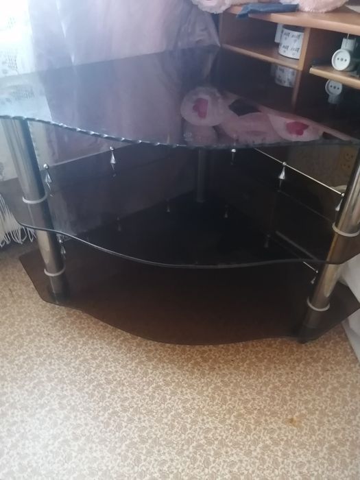 Столик под телевизор