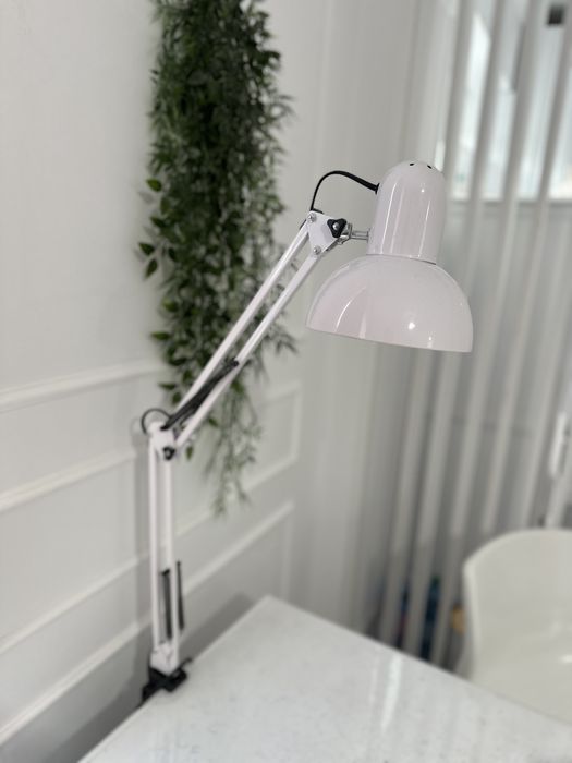 Lampa de masa cu cleme