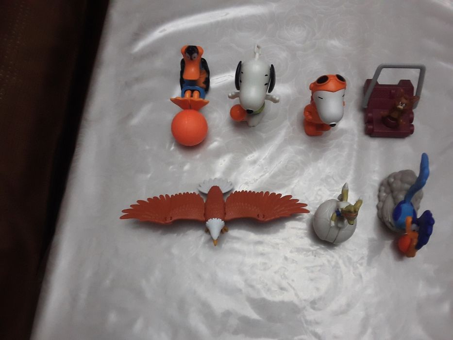 Игрушки из больших киндеров