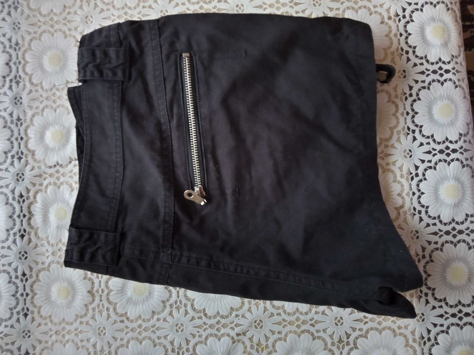 Разнообразни къси и 3/4 джинси и панталони, всеки по 5 лв