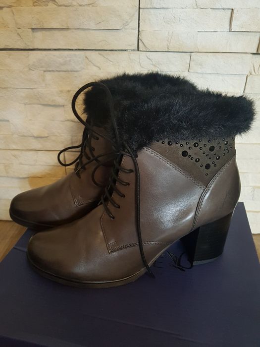 НОВИ дамски боти Caprice 39