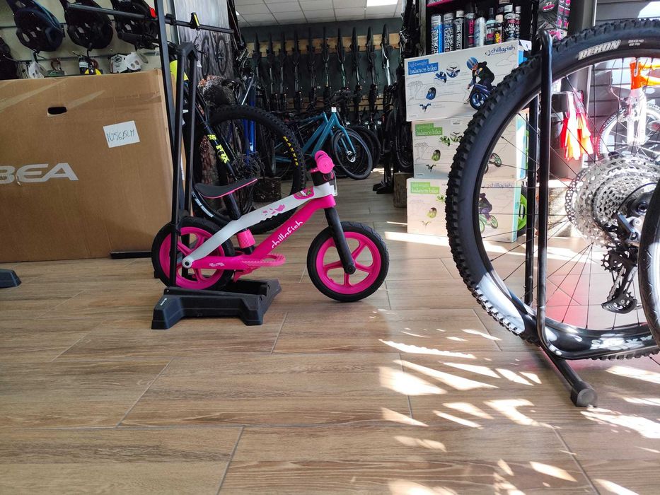 Bicicleta de copii de echilibru Chillafish  in stoc la Funky Sports