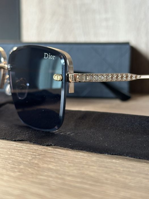 Ochelari de soare Dior, Noi!