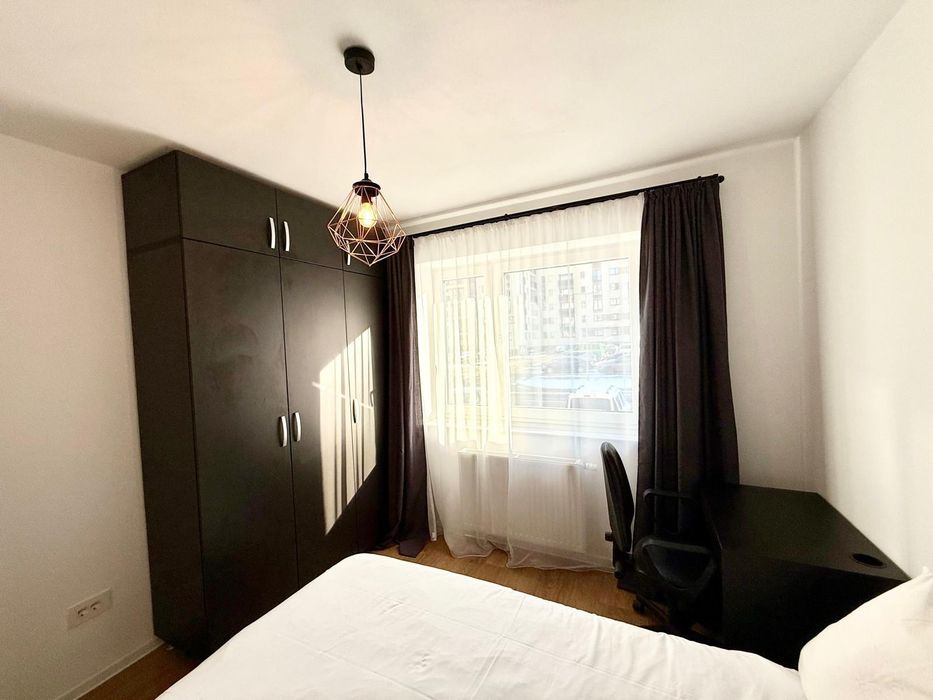 Inchiriez apartament cu 3 camere situat in complexul Coresi Kasper,Brasov