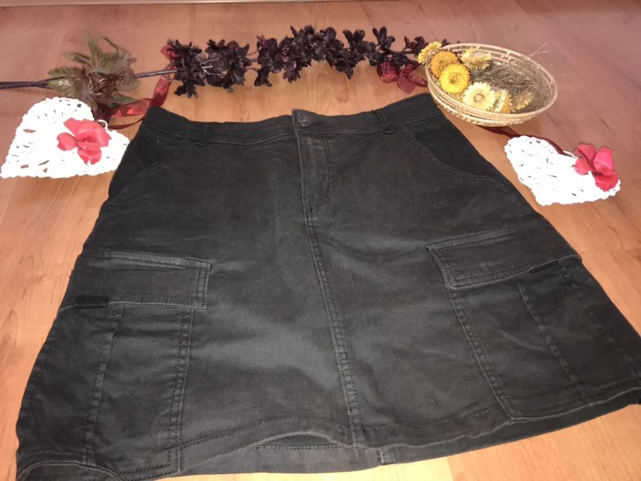 Пола с джобчета