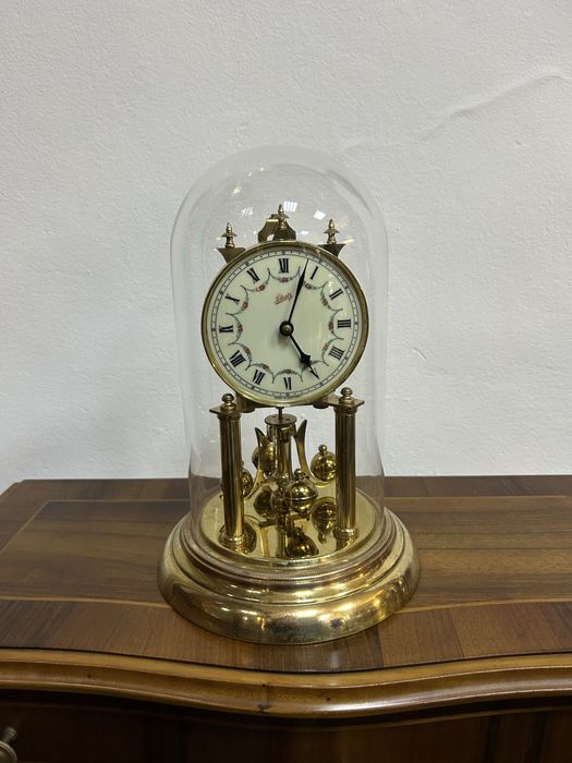 Ceas cu pendul de torsiune