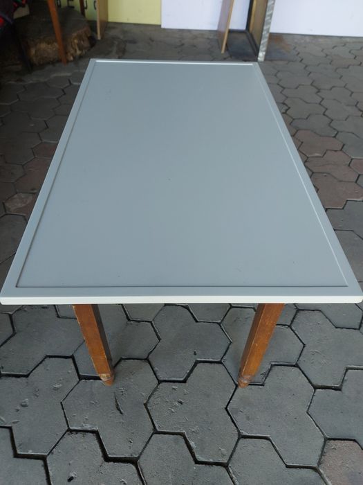 Продам  кухонный стол