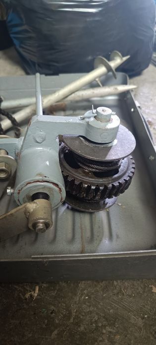 Продаётся лебёдка-механическая, совдеповская