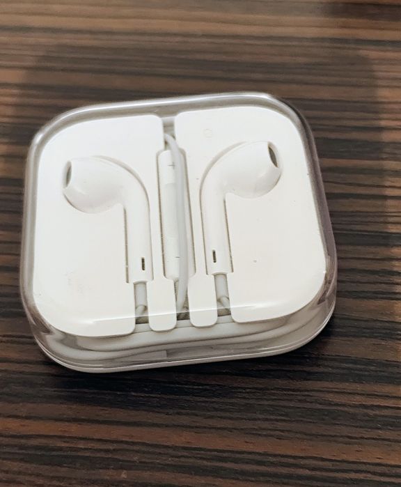 Căști Apple cu jack.